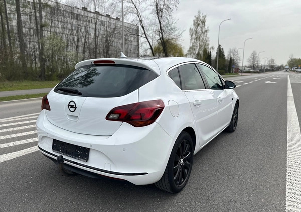 Opel Astra cena 28500 przebieg: 220000, rok produkcji 2013 z Czaplinek małe 56